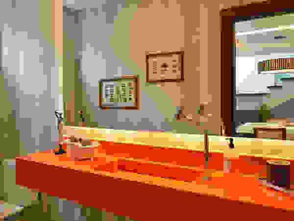 Pinheiro Martinez Arquitetura Modern bathroom Orange