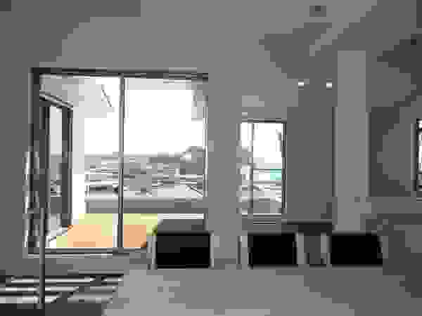 鶴巻デザイン室 Modern dining room