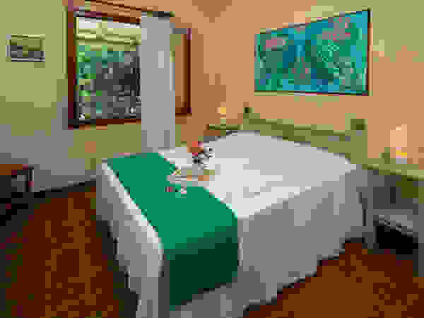 Mario Marino Rustic style bedroom