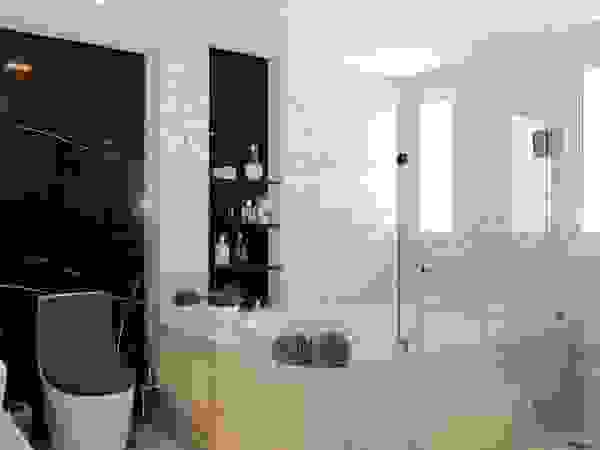 ROMERO DUARTE & ARQUITETOS Modern bathroom