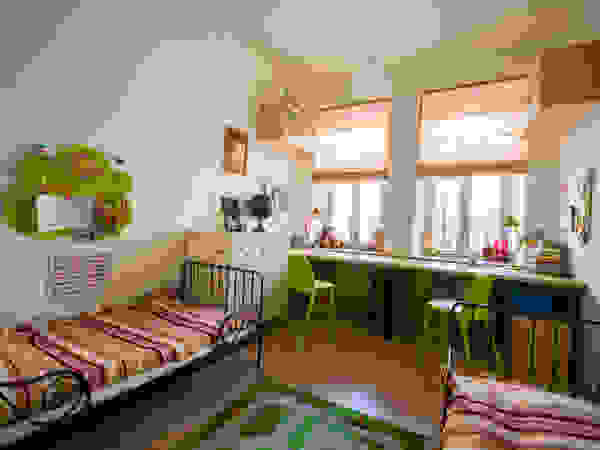 D&T Architects Scandinavian style nursery/kids room