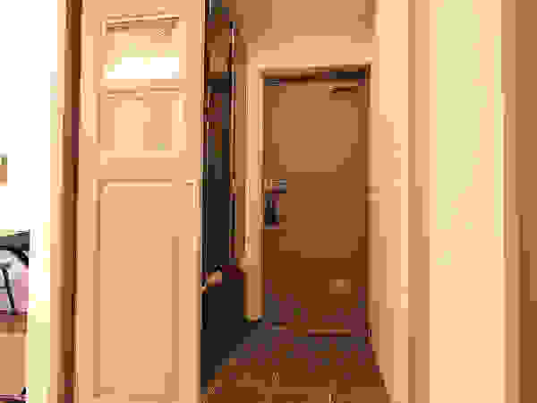 앤드컴퍼니 Modern corridor, hallway & stairs