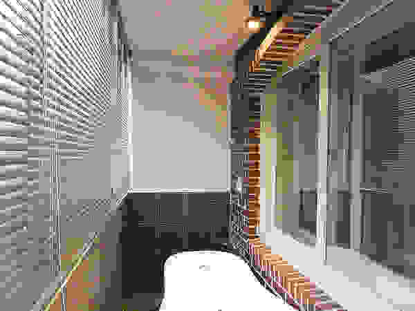 앤드컴퍼니 Modern balcony, veranda & terrace