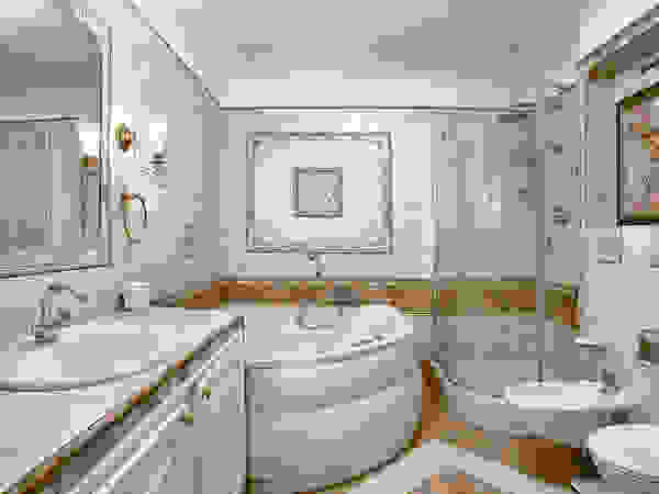D&T Architects Classic style bathroom