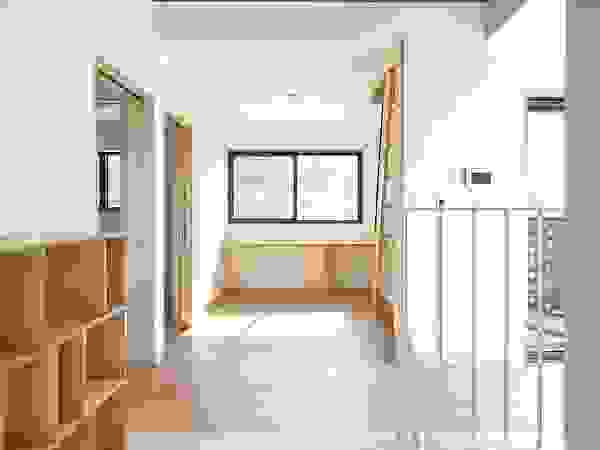 (주)유타건축사사무소 Modern Corridor, Hallway and Staircase Wood Beige