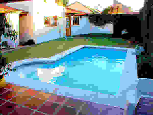 Piscinas Scualo Modern pool