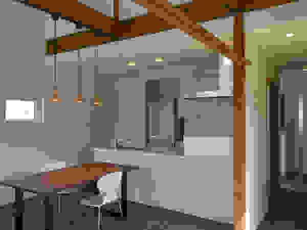 フクシアンドフクシ建築事務所 Living room Wood Wood effect