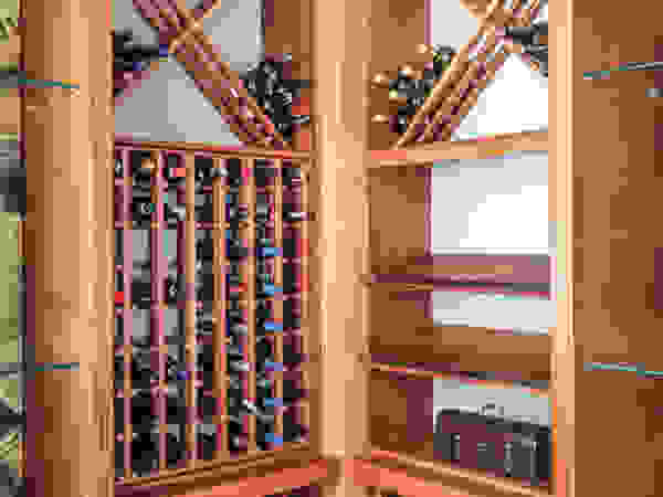 Juliana Stefanelli Arquitetura e Design Classic style wine cellar