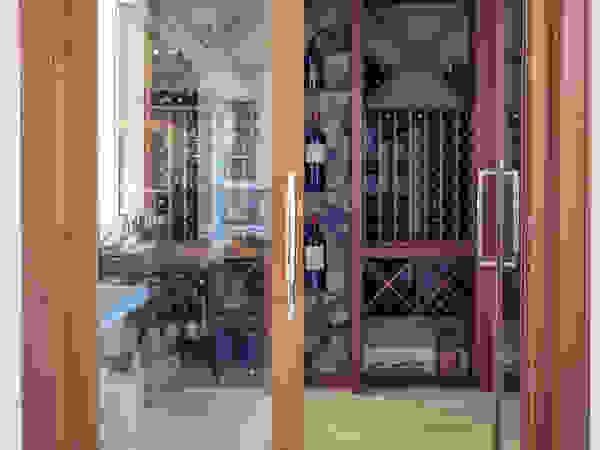 Juliana Stefanelli Arquitetura e Design Classic style wine cellar