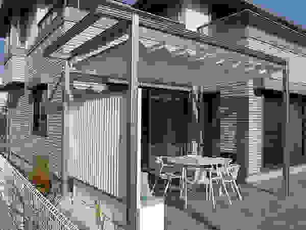 一級建築士事務所エイチ・アーキテクツ Modern balcony, veranda & terrace Synthetic White