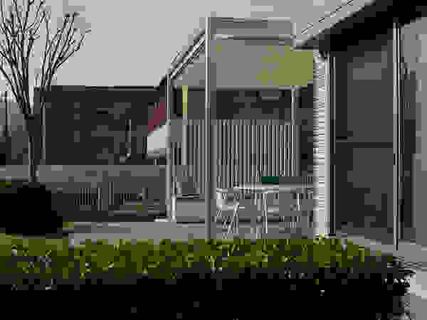 一級建築士事務所エイチ・アーキテクツ Modern balcony, veranda & terrace Synthetic White