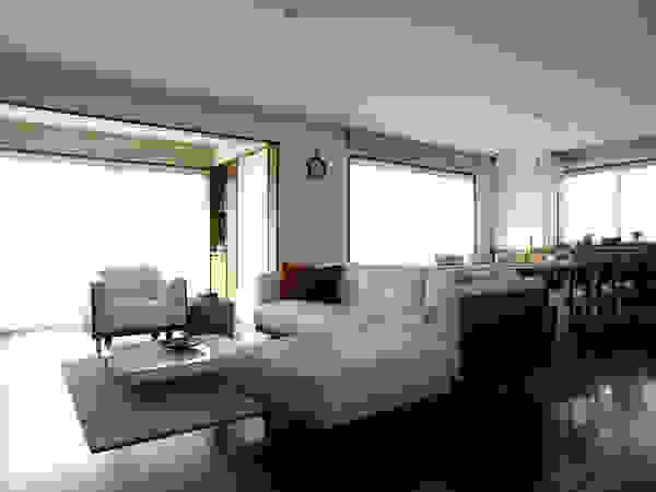 一級建築士事務所エイチ・アーキテクツ Modern living room Wood Brown