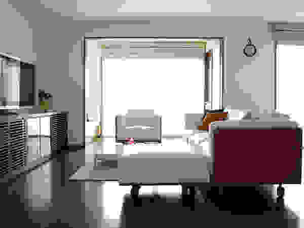 一級建築士事務所エイチ・アーキテクツ Modern living room Wood Brown
