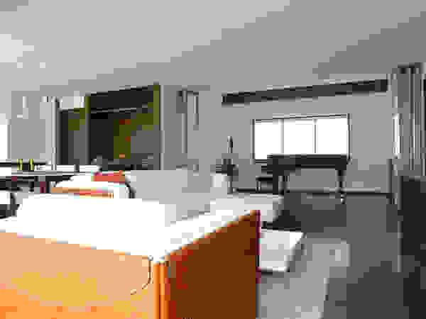 一級建築士事務所エイチ・アーキテクツ Modern living room Wood Brown