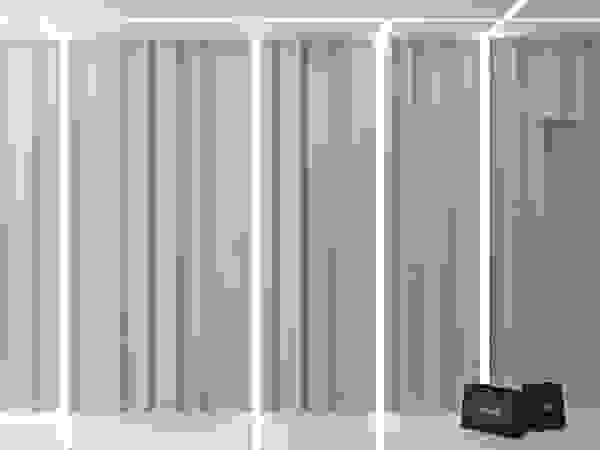 QUADRUM STUDIO Minimalist corridor, hallway & stairs