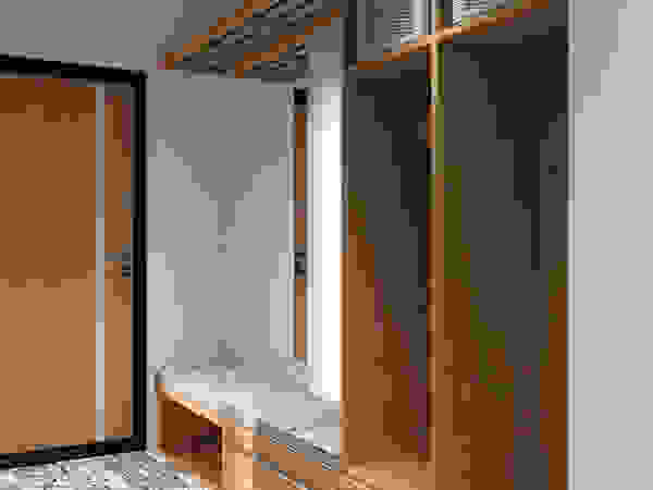 QUADRUM STUDIO industrial style corridor, hallway & stairs