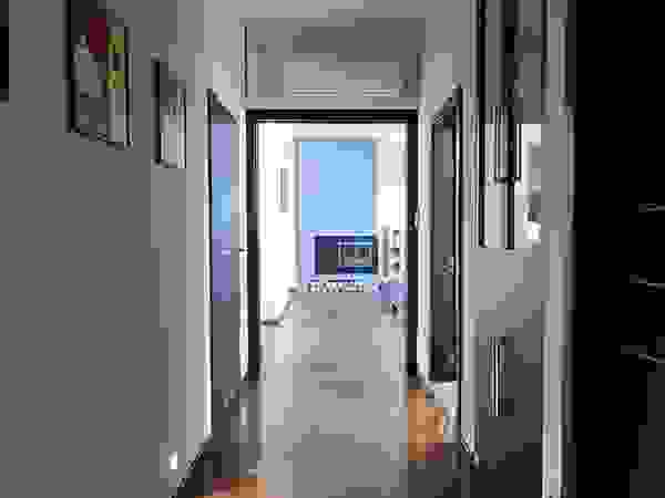 ARTEMA PRACOWANIA ARCHITEKTURY WNĘTRZ Modern corridor, hallway & stairs