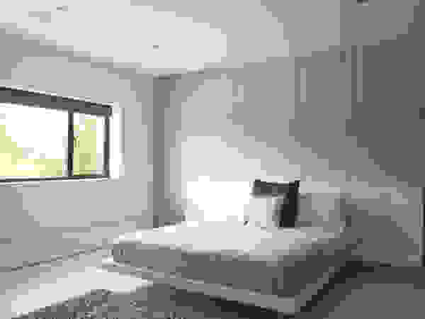 Ice White House-Luxury home Quirke McNamara Minimalist bedroom