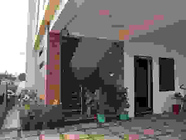 DESIGNER GALAXY Modern Corridor, Hallway and Staircase