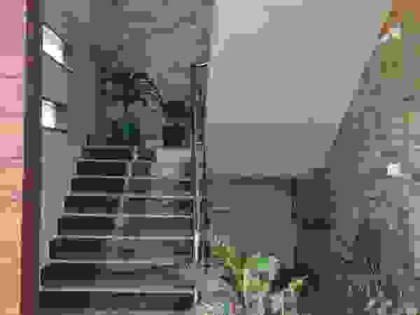 DESIGNER GALAXY Modern Corridor, Hallway and Staircase