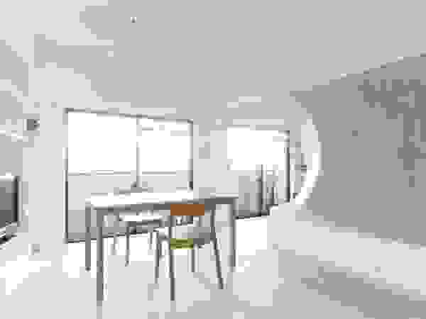 ディンプル建築設計事務所 Modern living room Synthetic White