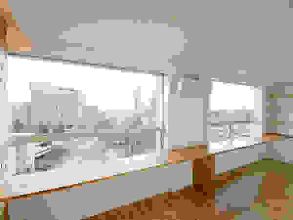 ディンプル建築設計事務所 Modern living room Solid Wood Wood effect