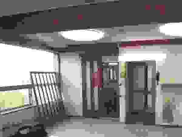 ディンプル建築設計事務所 Modern living room Synthetic Grey