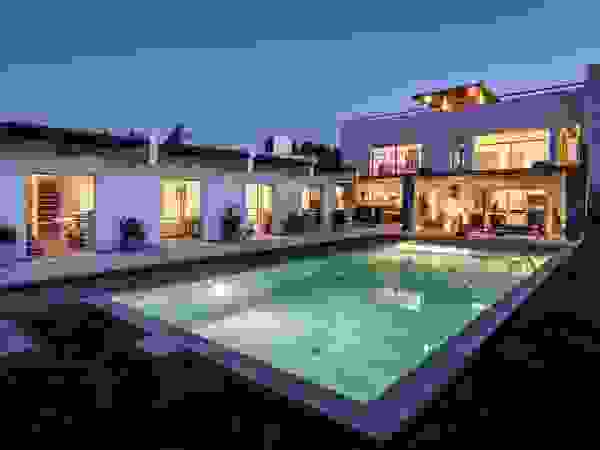 barqs bisio arquitectos Modern pool