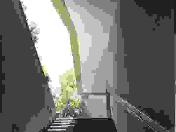 株式会社 高井義和建築設計事務所 Asian style corridor, hallway & stairs