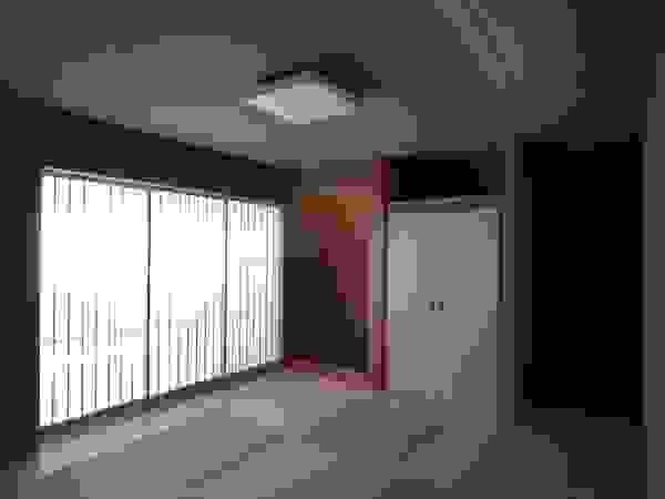 合同会社 栗原弘建築設計事務所 Modern Media Room Solid Wood Green