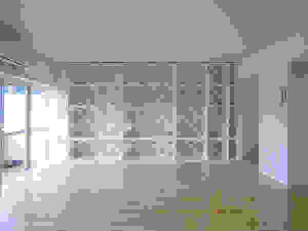 Superimposition House Renovation 高田博章建築設計 Стіни Дерево Білий