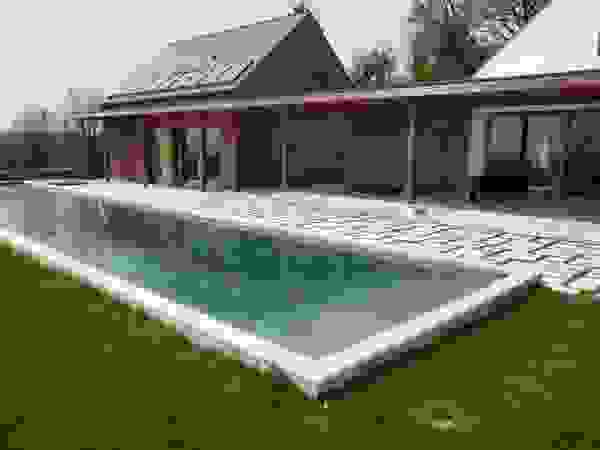 BEGRÜNDER Minimalist style garden