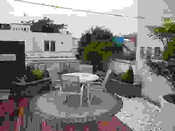 BEGRÜNDER Nowoczesny balkon, taras i weranda