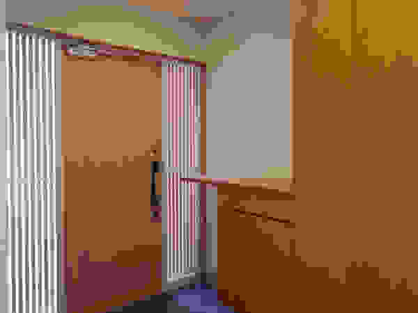一級建築士事務所 Eee works Modern corridor, hallway & stairs Wood effect