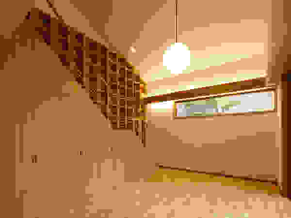 一級建築士事務所 Eee works Modern living room Wood effect