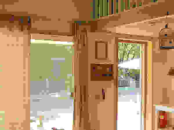 나무사이에 Commercial Spaces