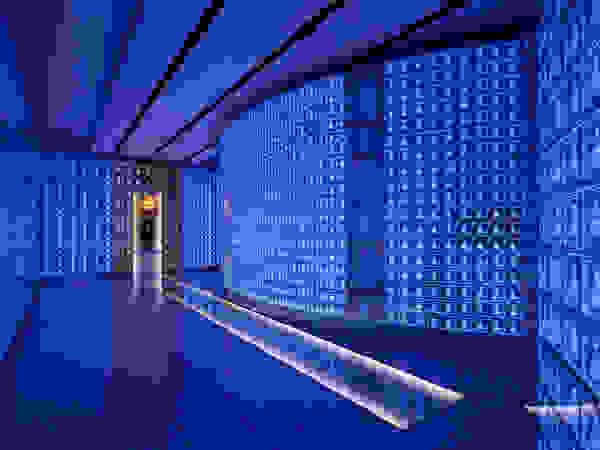 藤村デザインスタジオ / FUJIMURA DESIGIN STUDIO Salas multimídia modernas Vidro Azul