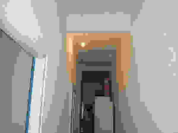 Nickel Architekten Modern corridor, hallway & stairs