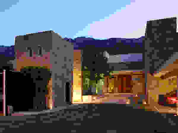Portico Arquitectura + Construcción Casas coloniais Pedra