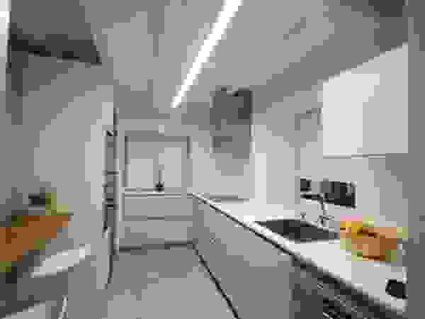 ESTUDIO SANTOS GIJÓN Modern Kitchen White