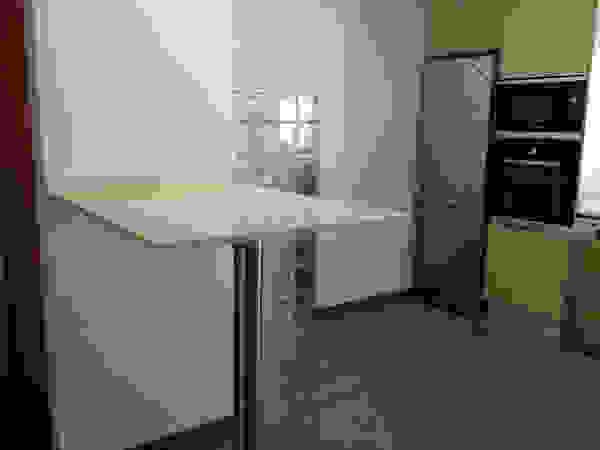 Happy Ideas At Home - Arquitetura e Remodelação de Interiores Modern Kitchen