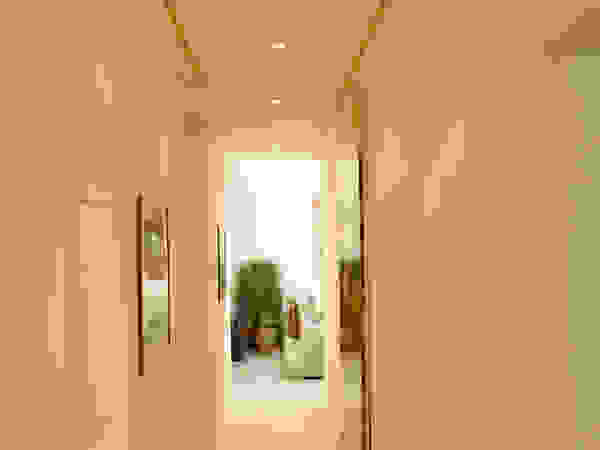 DF Design Modern Corridor, Hallway and Staircase