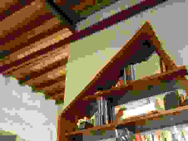 Giovanni Lucentini piccolo studio di architettura di 7 mq. Modern Living Room