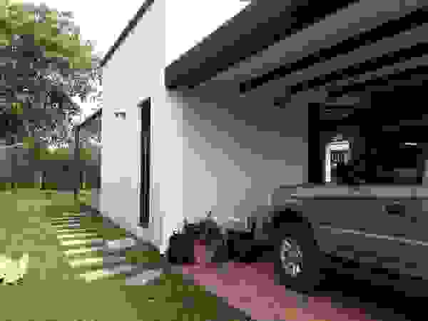 Hincapie Idarraga Estudio Modern Garage and Shed