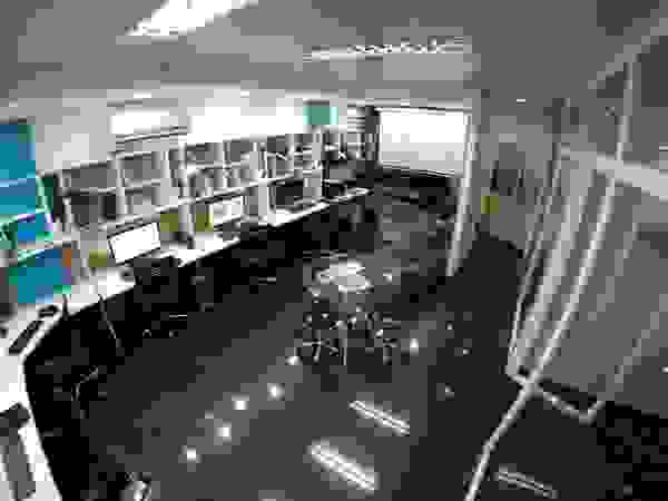 5D Proyectos Modern media room