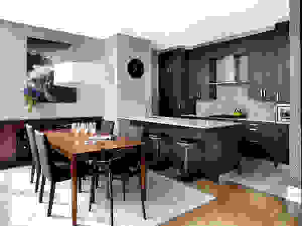 ANNA DUVAL Modern Kitchen Brown