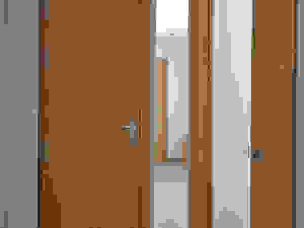 MUDEYBA S.L. Windows & doors Doors Kayu Grey