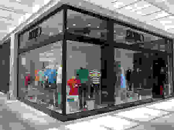 Studio C.A. Arquitetura Offices & stores MDF Black