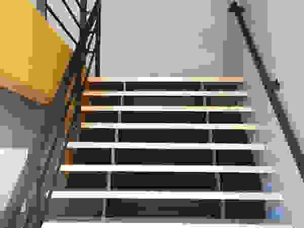 Bau-Art Taller de Arquitectura Palestra in stile moderno Giallo