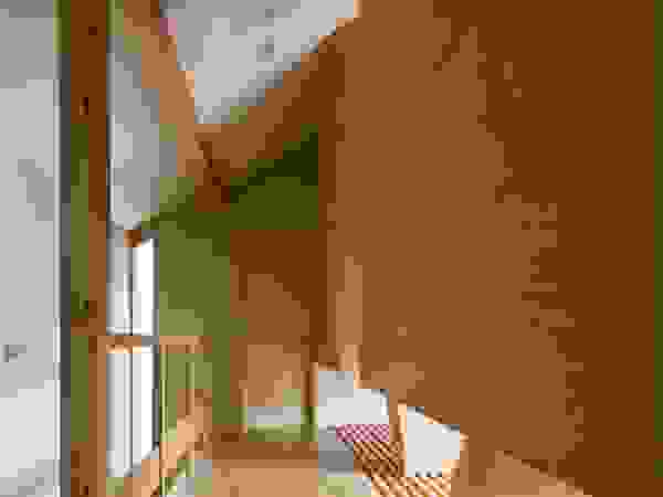 アトリエ・ブリコラージュ一級建築士事務所 Eclectic style corridor, hallway & stairs Wood Brown